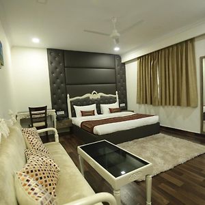 Hotel Red Castle - Karol Bagh - Where Luxury Meets Comfort